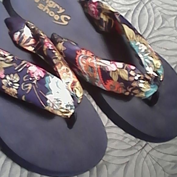 COPY - Flips/sandals - Picture 2 of 4